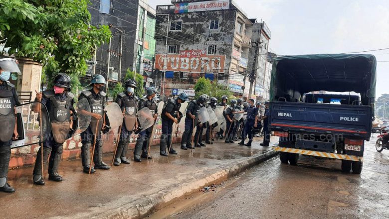 दाङ राजधानी सार्ने प्रस्तावको बिरोध शुरु सरकारी गाडीमा तोडफोड